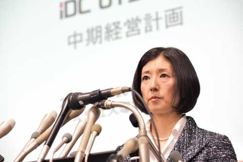 昨年2月26日には久美子社長が中期経営計画を発表し、勝久会長(当時)との情報戦を繰り広げた(写真:菊池一郎、以下同)