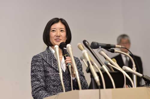 2015年2月には久美子社長が中期経営計画を発表した(写真:菊池一郎、以下同)