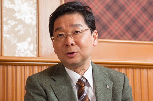 <b>小宮一慶(こみや・かずよし)</b><br /> 経営コンサルタント。小宮コンサルタンツ代表取締役。TV番組「おとな会」にはレギュラーコメンテーターとして、上泉雄一アナウンサーとともに出演している。1957年大阪府堺市生まれ。81年京都大学卒業後、東京銀行に入行。米ダートマス大学タック経営大学院に留学しMBAを取得。退行後、コンサルタント会社などを経て、95年に独立。2014年に名古屋大学客員教授に就任。著書は『成功する人のすごいマーケティング』など多数。(写真:菅野勝男、以下同)