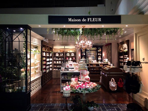 化粧品ブランドのMaison de FLEURはルミネ新宿で1坪当たり月100万円を売る