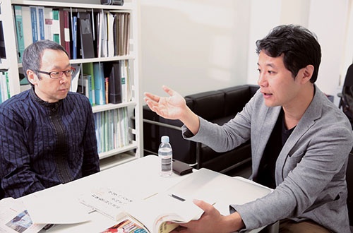 同族経営の強みについて、サラリーマンが経営する企業と比較しながら、意見を交わした(写真:鈴木愛子、以下同)