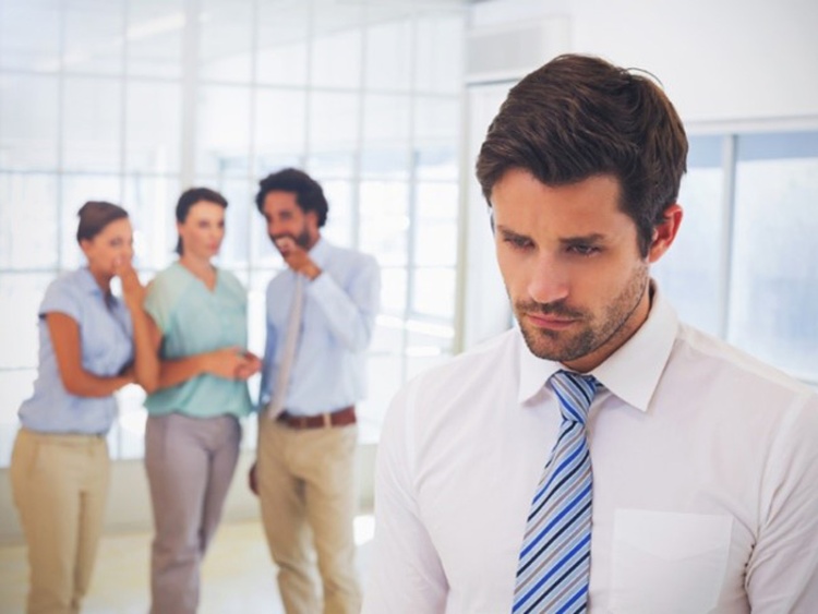 職場での孤独 は 1日タバコ15本分の害悪 日経ビジネス電子版 職場での孤独 は 1日タバコ15本分の害悪 日経ビジネス電子版