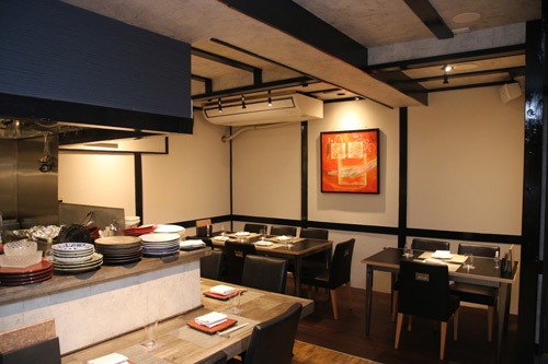 シンプルなつくりの内装。落ち着いてゆっくり食べるには、派手な装飾は必要ないのかもしれない