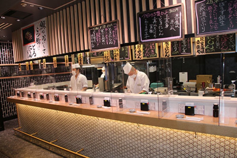 八重洲に立ち食いすし屋 新商業施設とのシナジー効果狙う 日経ビジネス電子版 八重洲に立ち食いすし屋 新商業施設とのシナジー効果狙う 日経ビジネス電子版