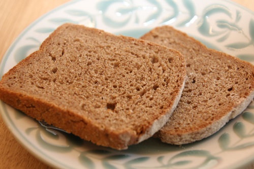 ライ麦が原料のちょっと硬めの食パン「ウクライナの黒パン」は、ウクライナで親しまれているふるさとの味だそうだ