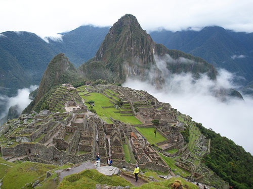 世界中から多くの観光客が訪れるペルーのマチュピチュ遺跡