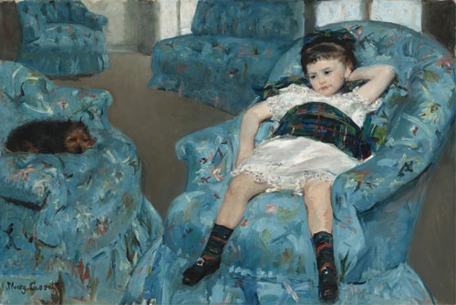 メアリー・カサット《青い肘掛け椅子に座る少女》(1878年、油彩、カンヴァス、89.5×129.8cm、ワシントン・ナショナル・ギャラリー National Gallery of Art, Washington, Collection of Mr. and Mrs. Paul Mellon, 1983.1.18 Courtesy National Gallery of Art, Washington)