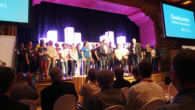 写真2●2015年9月に開催された「Qualcomm Robotics Accelerator」のデモイベント