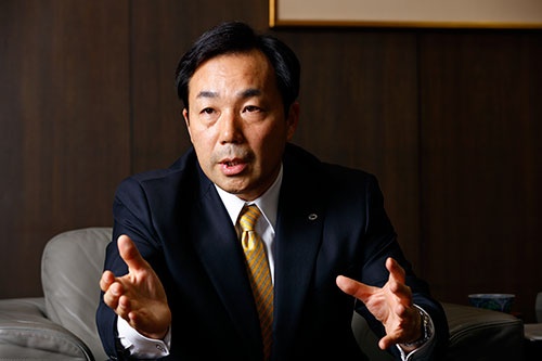 2015年12月下旬、日経ビジネスの単独インタビューに答えるヤマトホールディングスの山内雅喜社長(写真:竹井 俊晴)