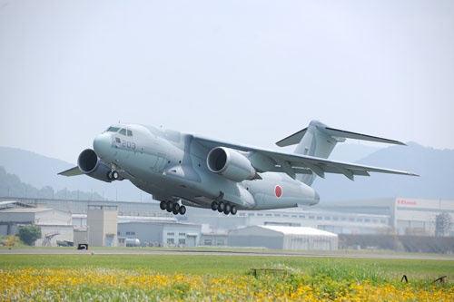 川崎重工が開発した航空自衛隊向けの新型輸送機「C2」