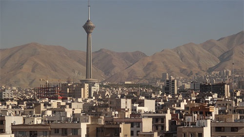 イランのテヘラン市。中央はイラン最高層のミラッド・タワー