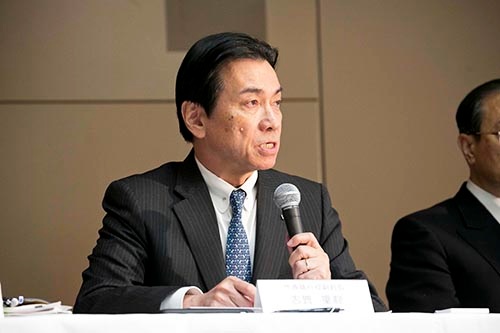 志賀重範氏は原子力事業における巨額損失の責任を取るため、2017年2月15日付で会長を辞任した(写真:的野 弘路、撮影は2016年3月)