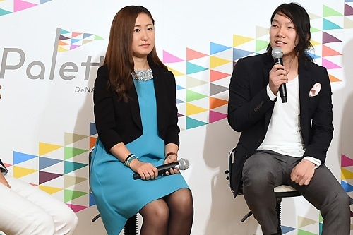 2015年4月、キュレーションサイトのプラットフォーム「DeNAパレット」の発表会には、村田マリ氏(左)や、MERYを運営する子会社、ペロリの中川綾太郎氏(右)らも参加した