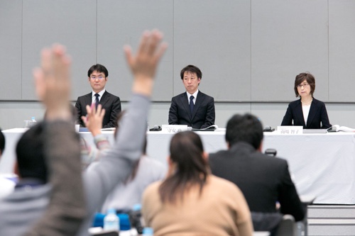 13日の会見は第三者委員会、続いてDeNA経営陣と続き、合計で3時間超に及んだ(撮影:的野弘路)