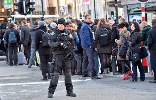 ブリュッセル市内に厳戒体制が敷かれた（写真：AP/アフロ）