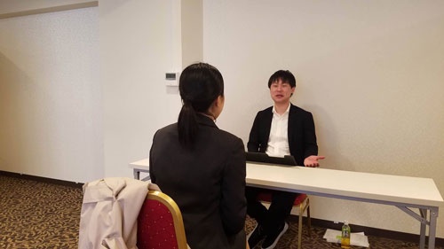 筆記試験の1時間半後には、事業部長クラスによる1次面接がスタート