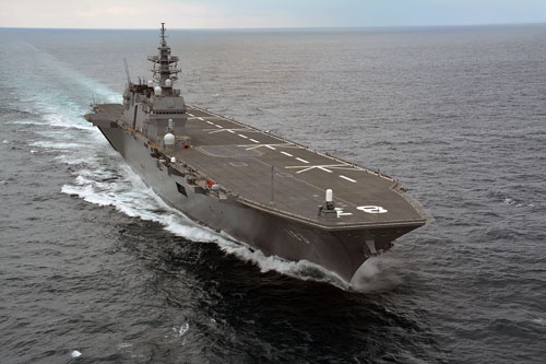 ジャパンマリンユナイテッドが建造した空母タイプの護衛艦「いずも」（海上自衛隊提供）
