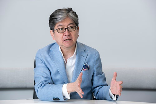 仮想通貨事業を取り込み「金融を再定義する」と語る松本大・社長CEO(写真:的野弘路、以下同じ)