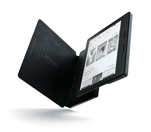 新型の「Kindle Oasis」。充電機能が付いた着脱式の専用カバーとセット。駆動時間を伸ばしながら本体の軽薄化を実現した