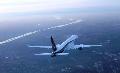 2020年半ばの初号機納入を目指すMRJ(三菱航空機提供)