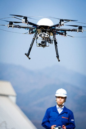 NTTは東日本大震災以降、ドローンの検証を進めていた(写真はNTT東日本による実証実験時のもの)