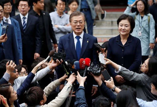 韓国大統領選を制した文在寅（ムン・ジェイン）氏（写真：ロイター/アフロ）