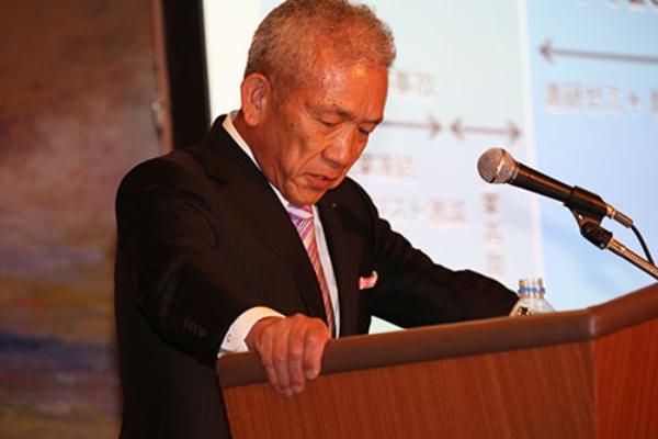 ベネッセ原田社長 改革挫折で涙の引責辞任 日経ビジネス電子版