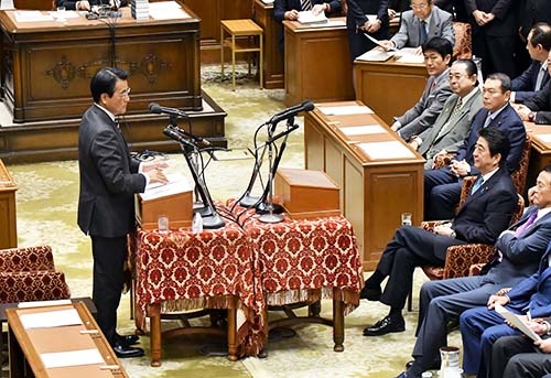 民進党の岡田克也代表は、2017年4月に予定している消費税率10％への引き上げを2019年4月まで先送りするよう提案した　（写真：Natsuki Sakai/アフロ）