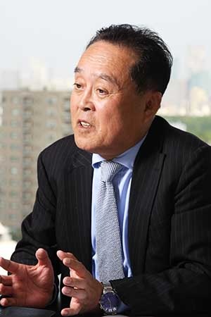 <b>和田真治(わだ・しんじ)氏</b><br/><b>日本瓦斯社長</b><br/>1977年3月、日本瓦斯入社。営業畑を中心に歩み、97年6月、取締役営業部長兼西関東支店長。2000年6月、常務取締役営業本部西関東支店長、2004年6月、専務取締役営業本部長、2005年6月、社長就任。(写真:柚木裕司)