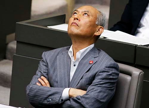 舛添氏の辞任劇をきっかけとして、「政治資金規正法」の厳格化を求める声が強まっていることが今回のアンケートから浮き彫りになった　（写真：AP/アフロ）