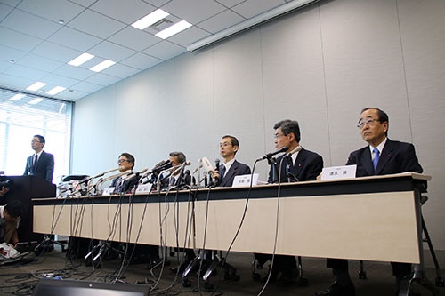 会見ではタカタの高田会長のほかに複数の経営幹部と弁護士が同席した