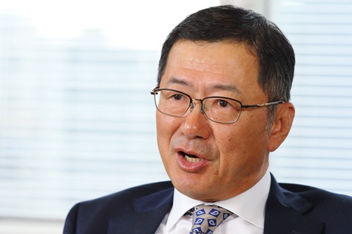 6月に経営トップに就任したばかりの桐山浩・コスモエネルギーホールディングス社長（写真：北山宏一）