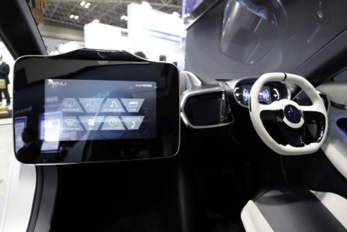 旭化成がEVベンチャーのGLM（京都市）と開発したEVのコンセプトカー。自社の樹脂材料の採用を自動車メーカーに促す取り組みの一環（写真：Bloomberg/Getty Images）