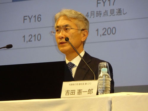 2017年4～6月期決算を発表するソニーの吉田憲一郎副社長兼CFO