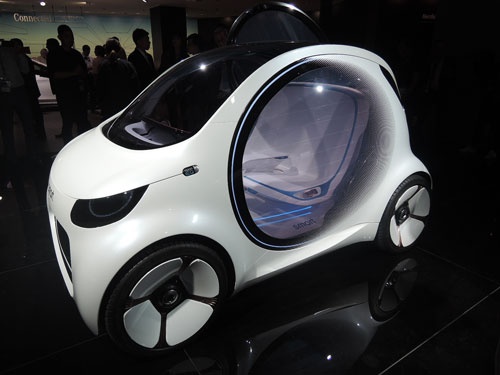 ダイムラーが発表した完全自動運転のコンセプト車「スマート ビジョンEQフォーツー」