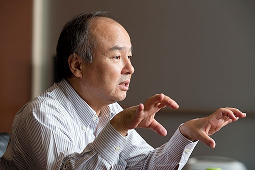 ソフトバンクグループの孫正義社長。8月の日経ビジネスのインタビューで「我々はプラットフォームに徹する。要するにパートナーシップモデルなんです」と語っていた。(撮影:的野弘路)