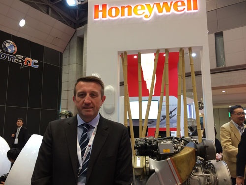 ハネウェルのマーク・バージェス氏。英防衛大手BAEシステムズを経て、2013年にハネウェル入社。普段は豪州駐在。東京での国際航空宇宙展の開催に伴い来日した。