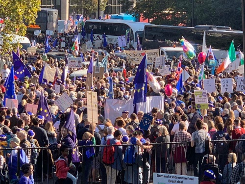 10月20日にロンドンで行われたEU離脱に関する再度の国民投票を求めるデモ行進