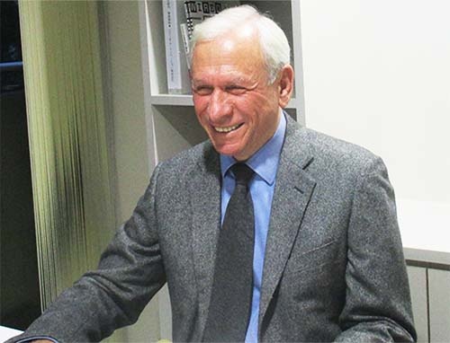 <b>ゾハー・ジサペル氏</b><br/><b>RADグループ元会長</b><br/>イスラエル国防軍を退役後、1981年にモデムなどの通信機器を手掛けるRADデータコミュニケーションズを立ち上げた。以降、無線通信やビデオ会議などの通信関連スタートアップを計29も起業。「イスラエルのビル・ゲイツ」「ハイテク産業の父」とも呼ばれる。RADグループのトップからは退いたが、未だにグループ内外の15の企業で取締役を務めている。日本では投資助言会社のコランダム・イノベーションと協業し、イスラエルの技術導入を図っている。