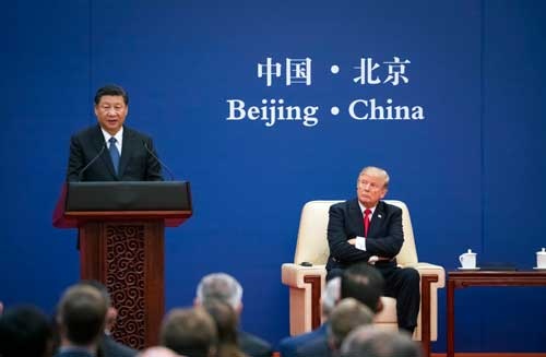 米中は貿易戦争に突入するのか。写真は11月のトランプ大統領の訪中時(写真:The New York Times/アフロ)