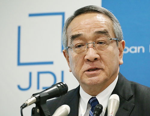 ジャパンディスプレイ(JDI)の本間充会長。12月21日、産業革新機構の支援決定を受けて、経営計画について記者会見した(写真:時事)
