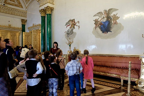 ロシアの小学生はみんなおとなしく、先生の話をよく聞いていた
