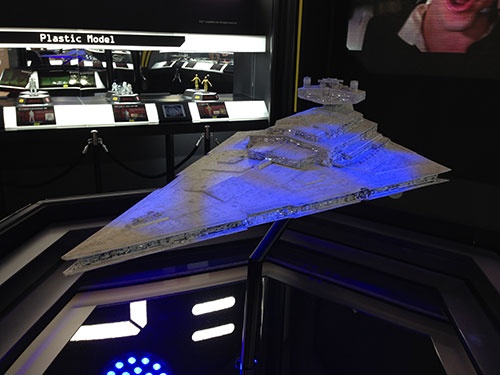 東京おもちゃショーに出展したスター・デストロイヤーの巨大模型は来場者の注目を集めた(写真:© & ™ Lucasfilm Ltd.、以下同)