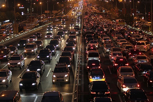 伸び率は鈍化したものの拡大が続く中国の自動車市場（写真： ZUMA Press/amanaimages）