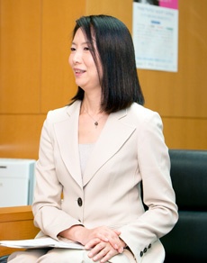 司会の藤沢久美氏