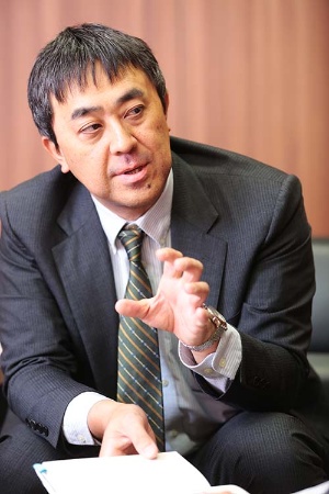 <b>鷲田祐一(わしだ・ゆういち)</b><br /> 1968年生まれ。91年、一橋大学商学部卒業後、博報堂に入社。生活総合研究所、イノベーション・ラボで消費者研究、技術普及研究に従事。2008年、東京大学大学院総合文化研究科博士後期過程を修了 (学術博士)。2011年、一橋大学大学院商学研究科准教授、2015年、同教授。ミクロ視点での普及学、グローバルマーケティング、ユーザーイノベーション論、未来洞察手法、デザインとイノベーションの関係などを研究している。