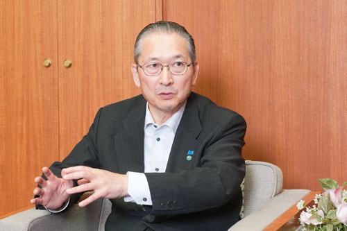 <b>神津 里季生(こうづ・ りきお)</b></br> 1956年、東京生まれ。1979年、東京大学卒業後、新日本製鐵に入社。新日本製鐵労働組合連合会会長、日本基幹産業労働組合連合会委員長などを歴任。2013年から連合事務局長を経て、2015年、第7代連合会長に就任。(写真:菊池くらげ、以下同)