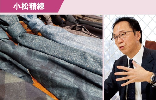 小松精練は、インクジェット捺染で繊細な質感を表現する(左)。同社の池田哲夫社長(右)(写真=右:江田 健一)