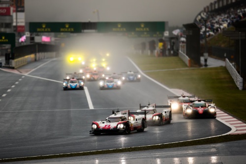 レースはポールポジションの2号車ポルシェ919ハイブリッドを先頭にスタート(写真:Marcel Langer)