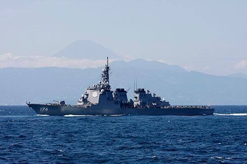 相模湾を航行する海上自衛隊のこんごう型護衛艦「ちょうかい」。日本国産の防衛装備品が海外でも使用される時は来るのだろうか。(写真:井上 孝司)